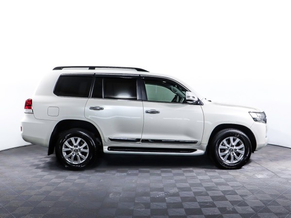 Toyota Land Cruiser 200
